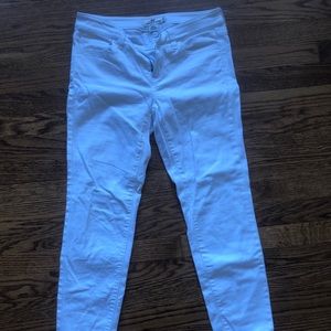 White Vineyard Vines skinny jeans